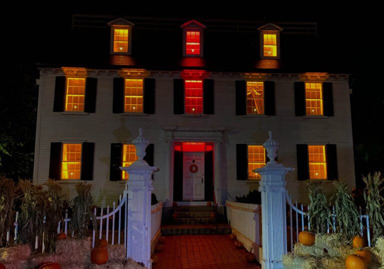 WITCH CITY WALKING TOURS 768x537