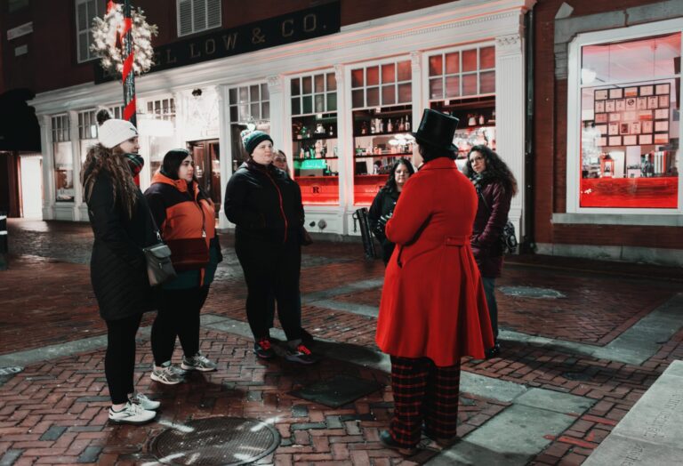 Salem Night Tours Holiday Photo 768x524